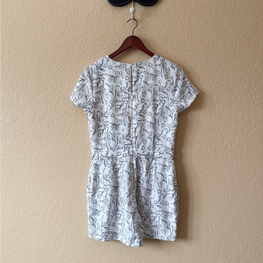 Banana Republic Women’s White and Black Floral Print Romper Size 4 - Picture 5 of 8